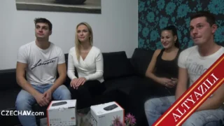 Yurtta Kalan Çıtır Üniversiteliler Çamaşırları Yıkanana Kadar Sikişecek Erkek Buldular